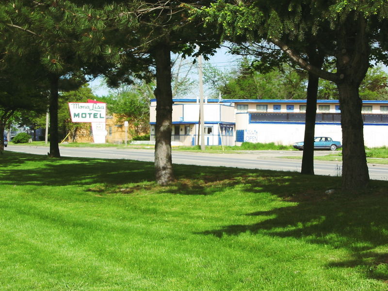 Mona Lisa Motel - May 2002
